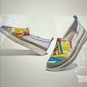 Uin Slip-On Canva Loafer Shoes, women’s size 8 1/2, “Surfing by Sea 2” style